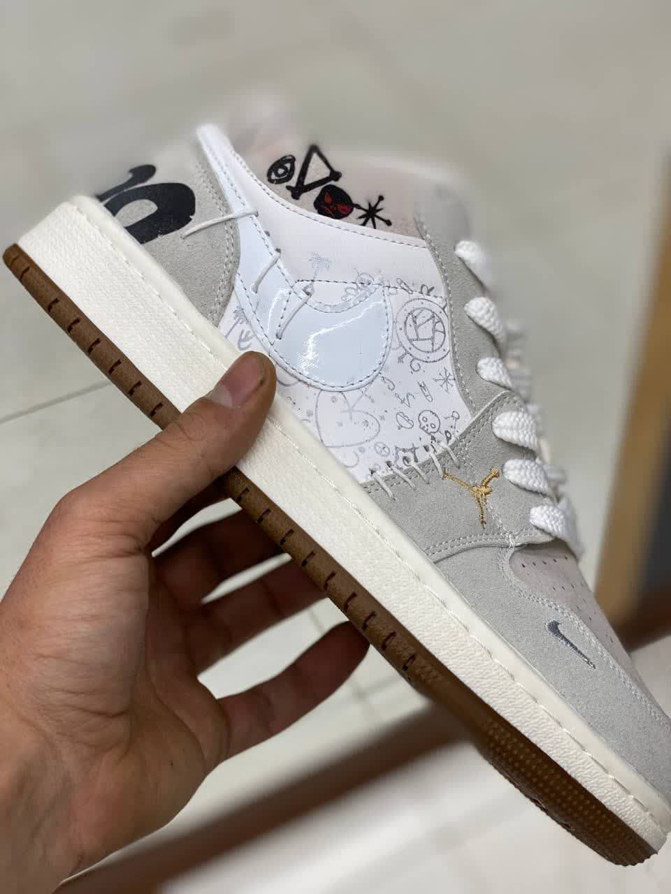 وودو سفید طوسی